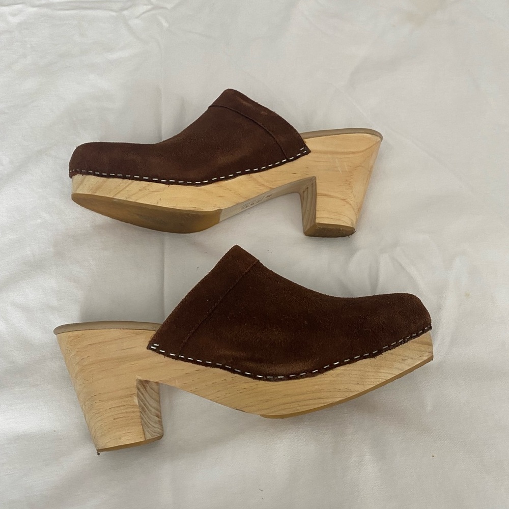 Free People Brown suede clogs